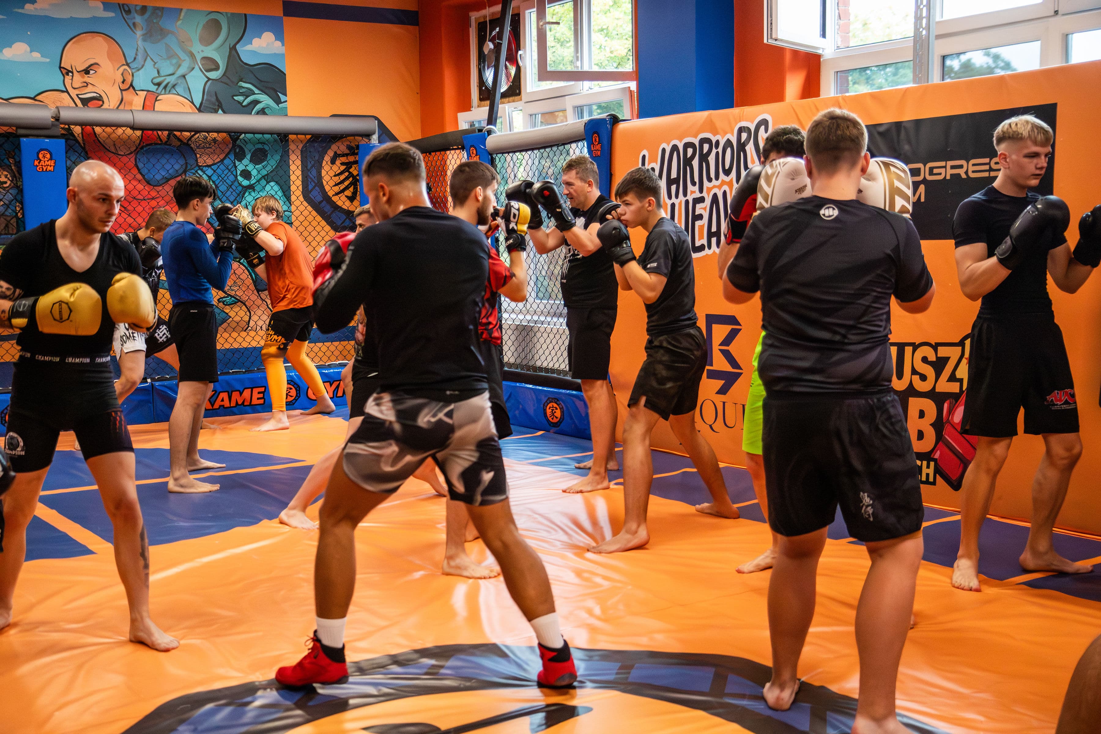 Trening grupowy w Kame Gym Wrocław - pełna sala klubowiczów
